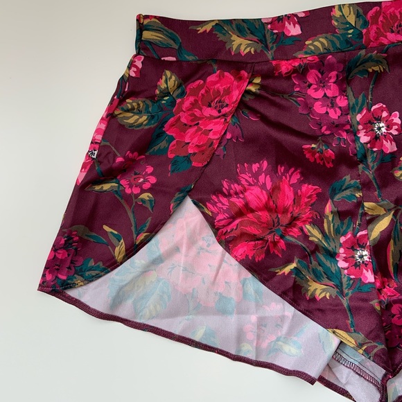 Victoria’s Secret satin floral split hem shorts - Picture 4 of 5